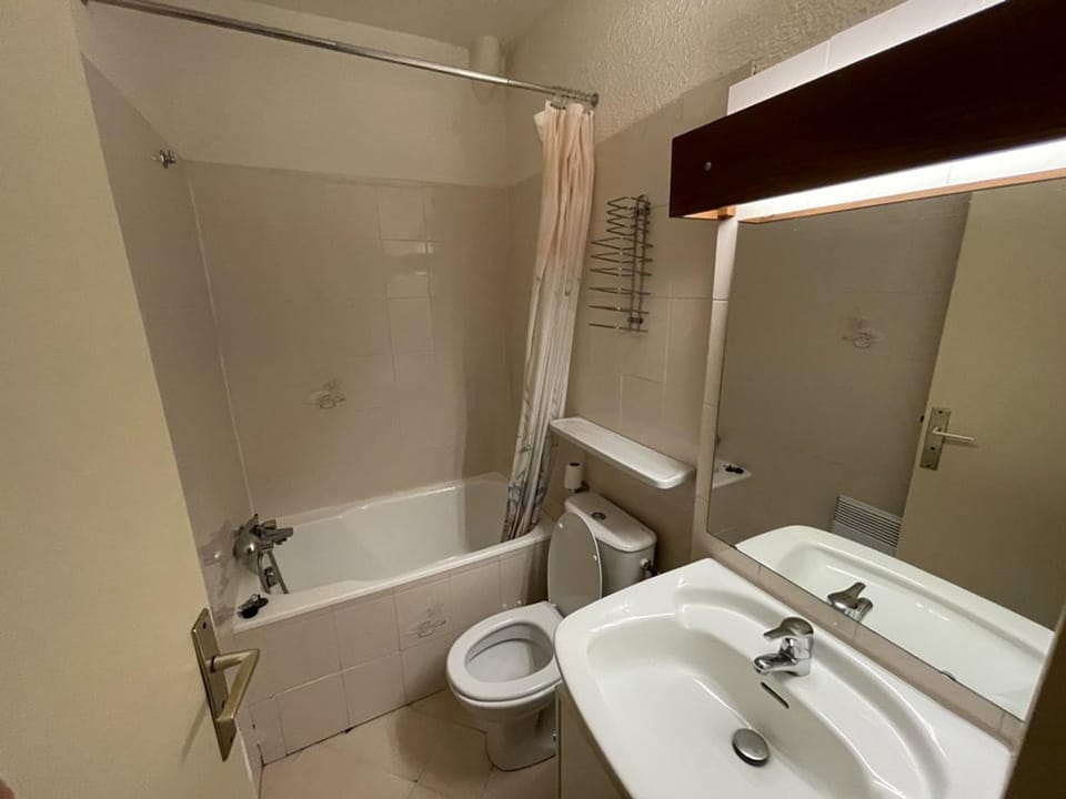 Agréable T2 au pied des pistes avec piscine estivale, parking, et animaux bienvenus - FR-1-787-31 Apartment in Auvergne-Rhône-Alpes