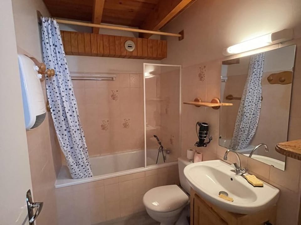 Duplex au Lioran avec balcon, proche pistes et commerces - FR-1-787-25 Apartment in Auvergne-Rhône-Alpes