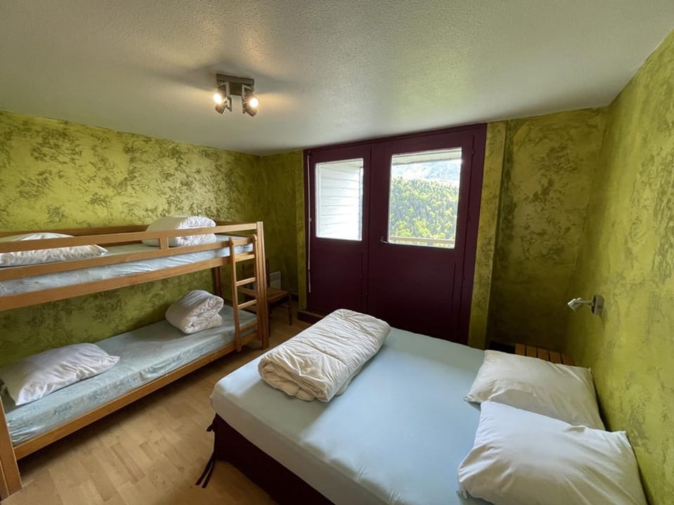 Appartement spacieux avec animaux admis et parking gratuit - FR-1-787-18 Apartment in Auvergne-Rhône-Alpes