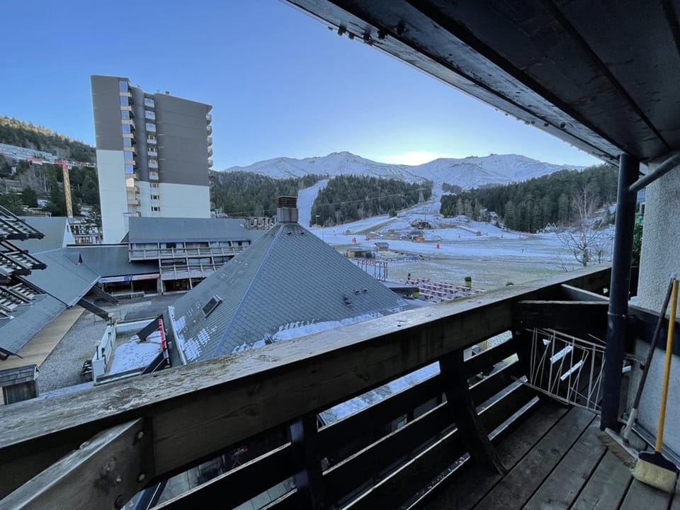 Studio cosy, balcon Sud-Est, à deux pas des pistes et commerces - FR-1-787-36 Apartment in Auvergne-Rhône-Alpes