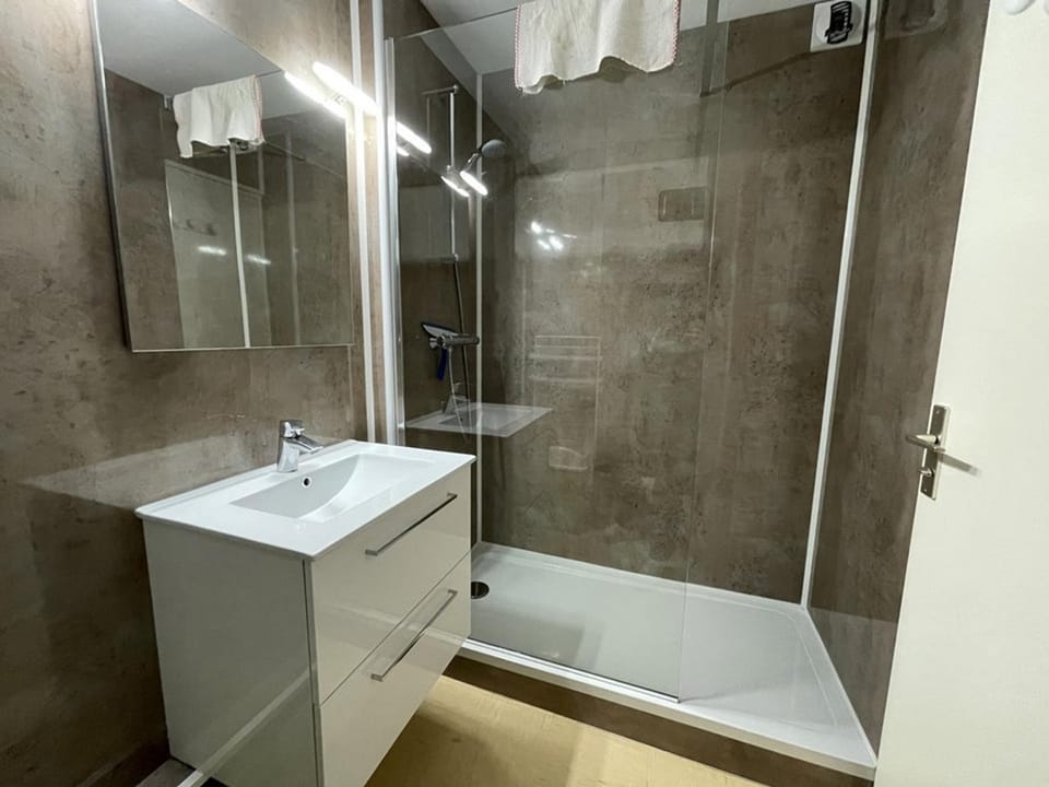 T2 cosy au cœur de Laveissière - Près des pistes, commerces et patinoire - FR-1-787-37 Apartment in Auvergne-Rhône-Alpes