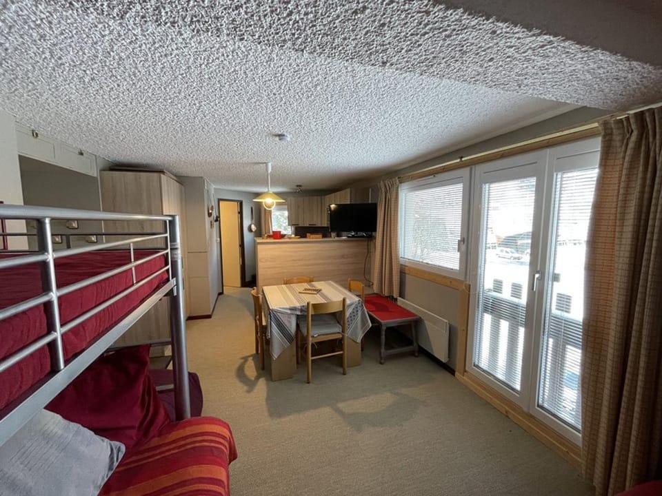 Studio confortable au pied des pistes, Le Lioran - FR-1-787-40 Apartment in Auvergne-Rhône-Alpes