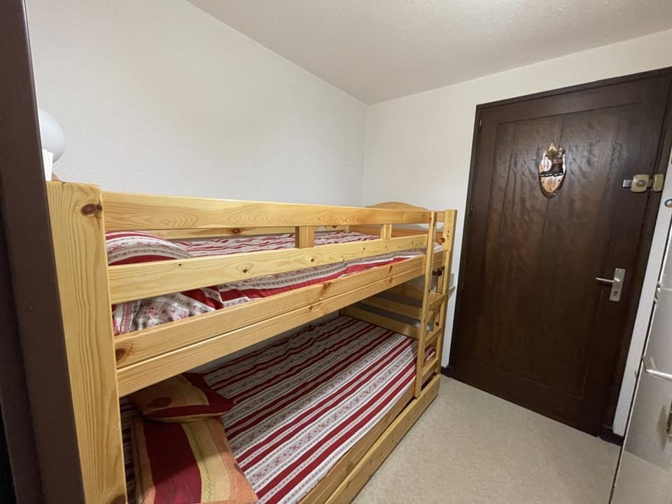 T2 cabine avec balcon, près des pistes - FR-1-787-21 Cabin in Auvergne-Rhône-Alpes