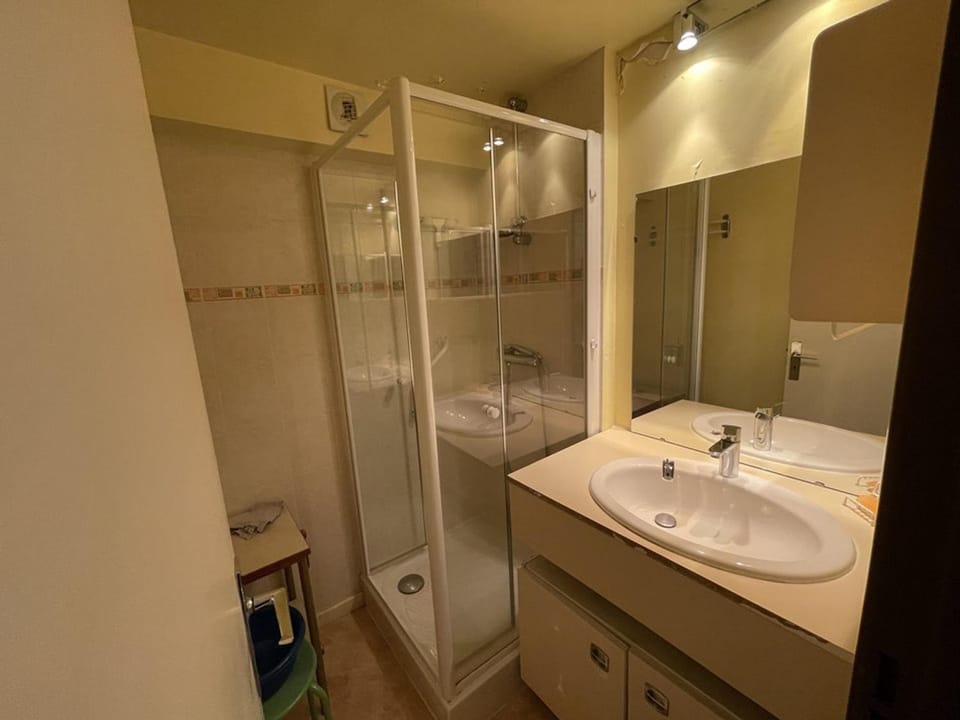 Studio agréable avec balcon SE, proximité pistes et commerces, 2é étage, animaux acceptés - FR-1-787-27 Apartment in Auvergne-Rhône-Alpes