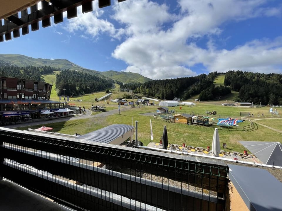 Studio avec balcon en centre station, WiFi et animaux admis - FR-1-787-60 Apartment in Auvergne-Rhône-Alpes