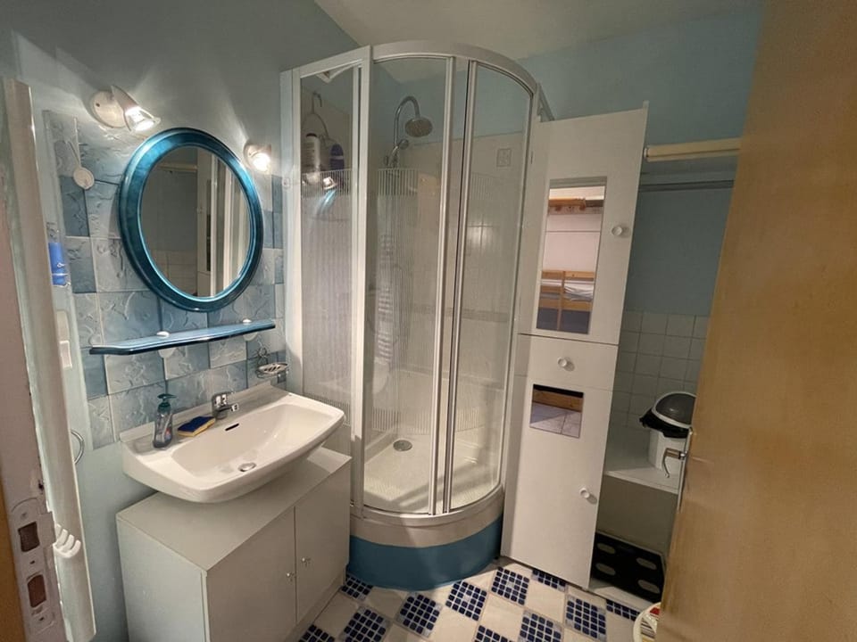 Studio au pied des pistes avec Wifi, idéal pour 4 personnes, proche commerces et patinoire - FR-1-787-63 Apartment in Auvergne-Rhône-Alpes