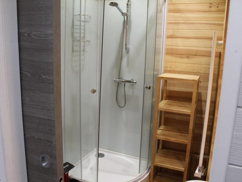 Studio Rénové avec Balcon Sud, Pistes & Commerces à Proximité - FR-1-787-59 Apartment in Auvergne-Rhône-Alpes