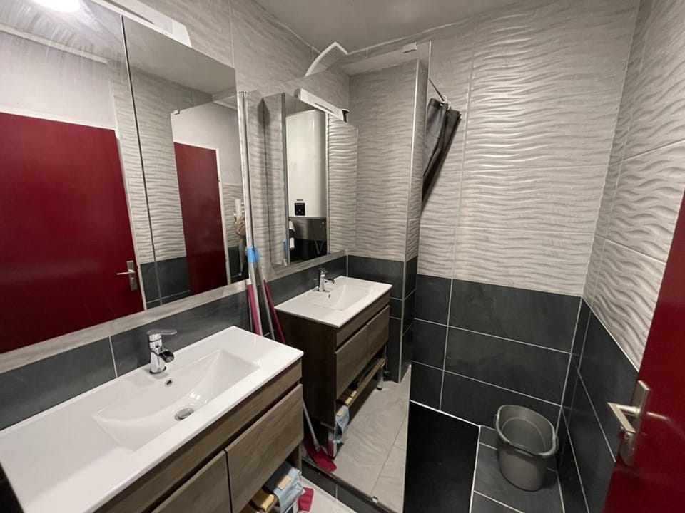 Appartement T2 cabine avec balcon, accès piste, parking, animaux bienvenus - FR-1-787-69 Cabin in Auvergne-Rhône-Alpes