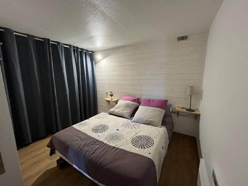 Appartement rénové 2 chambres avec terrasse aux Angles - FR-1-593-113 Apartment in Catalonia