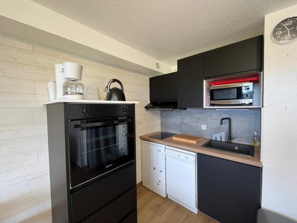 Appartement rénové 2 chambres avec terrasse aux Angles - FR-1-593-113 Apartment in Catalonia
