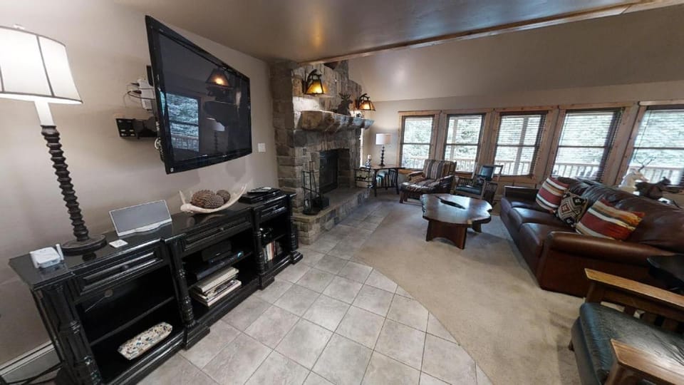 TV and multimedia, View (from property/room), Living room, Seating area, fireplace, furniture