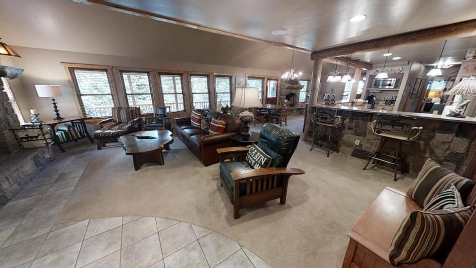 TV and multimedia, Kitchen or kitchenette, Living room, Seating area, fireplace, furniture