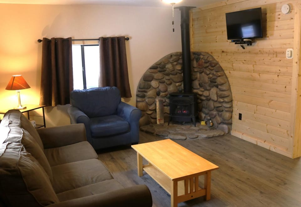 TV and multimedia, Living room, Seating area, fireplace, furniture, heating, air conditioner