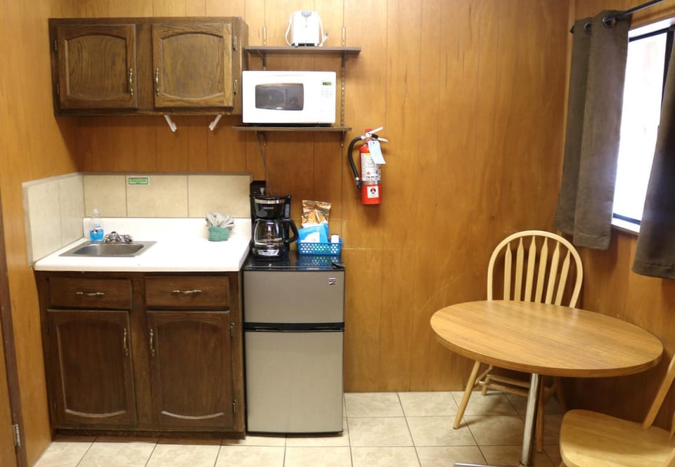 Day, Kitchen or kitchenette, Seating area, Dining area, furniture, microwave