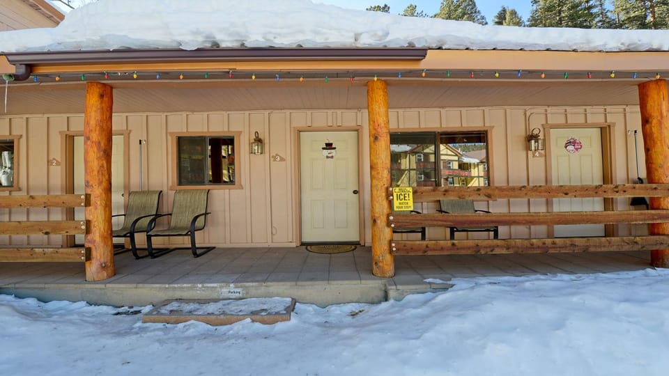 Property building, Patio, Facade/entrance, Day, Winter, Seating area, wedding