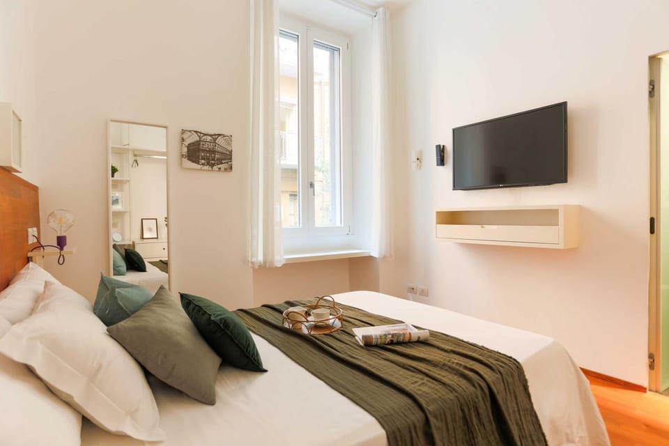 Bed, TV and multimedia, Photo of the whole room, Bedroom