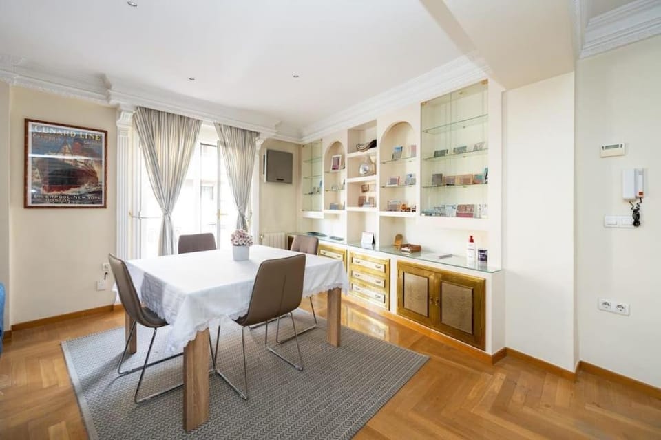 PUSHE Granada Plaza Menorca Art & Tradition Apartment in Granada