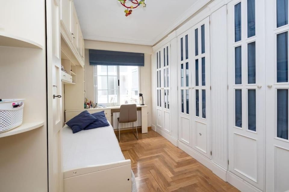 PUSHE Granada Plaza Menorca Art & Tradition Apartment in Granada