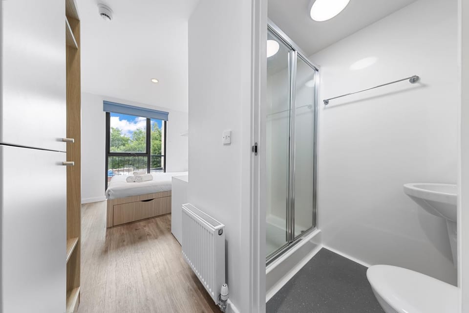 Budget-Friendly Ensuite Room In Southeast London Inn in London Borough of Lewisham