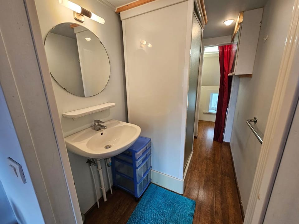 Shower, Toilet, Bathroom, heating