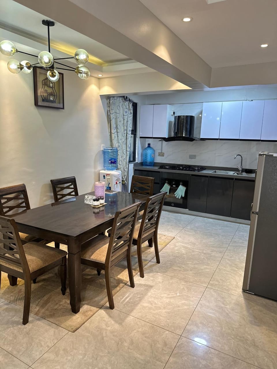 Kitchen or kitchenette, Seating area, Dining area, oven, stove, toaster