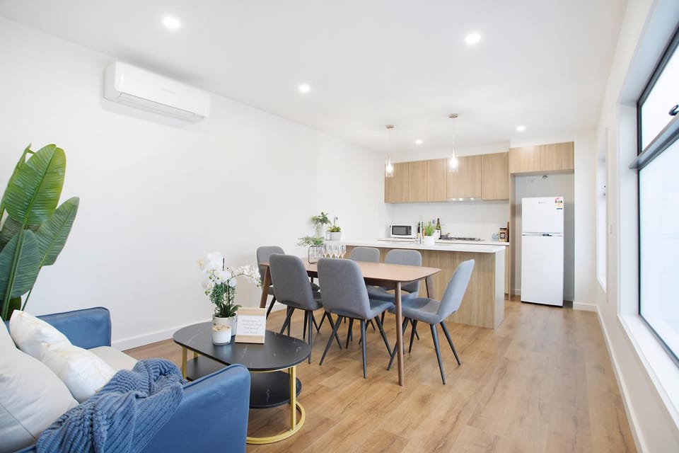 Seating area, Dining area, heating, kitchen, kitchen, air conditioner