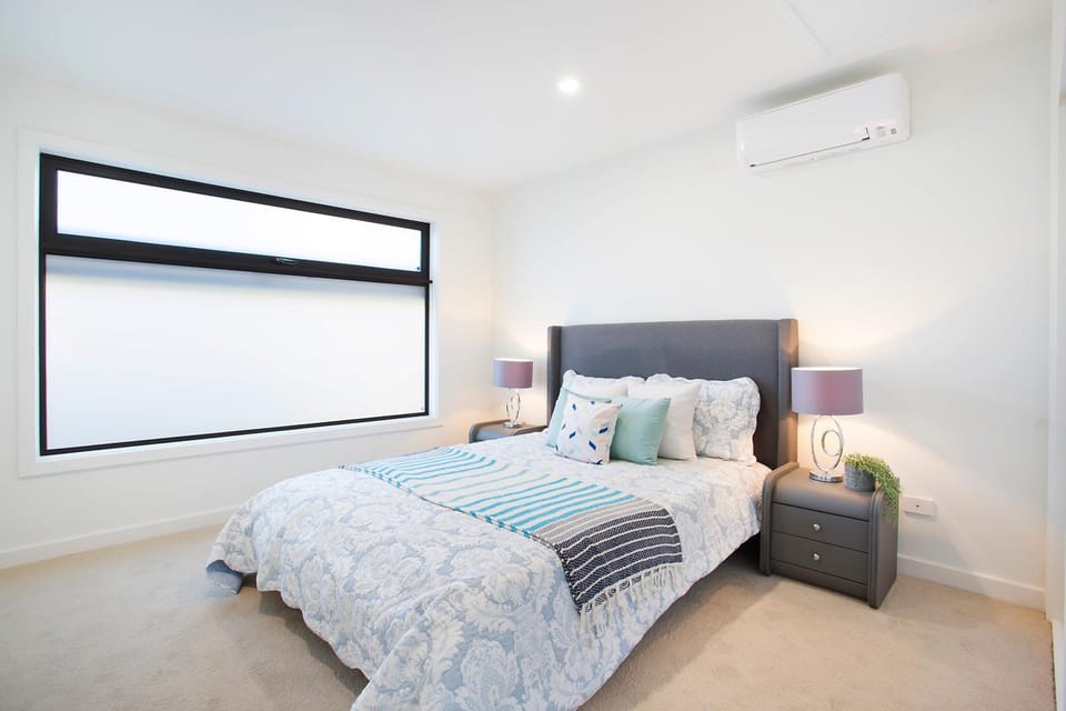 Bed, Bedroom, heating, air conditioner