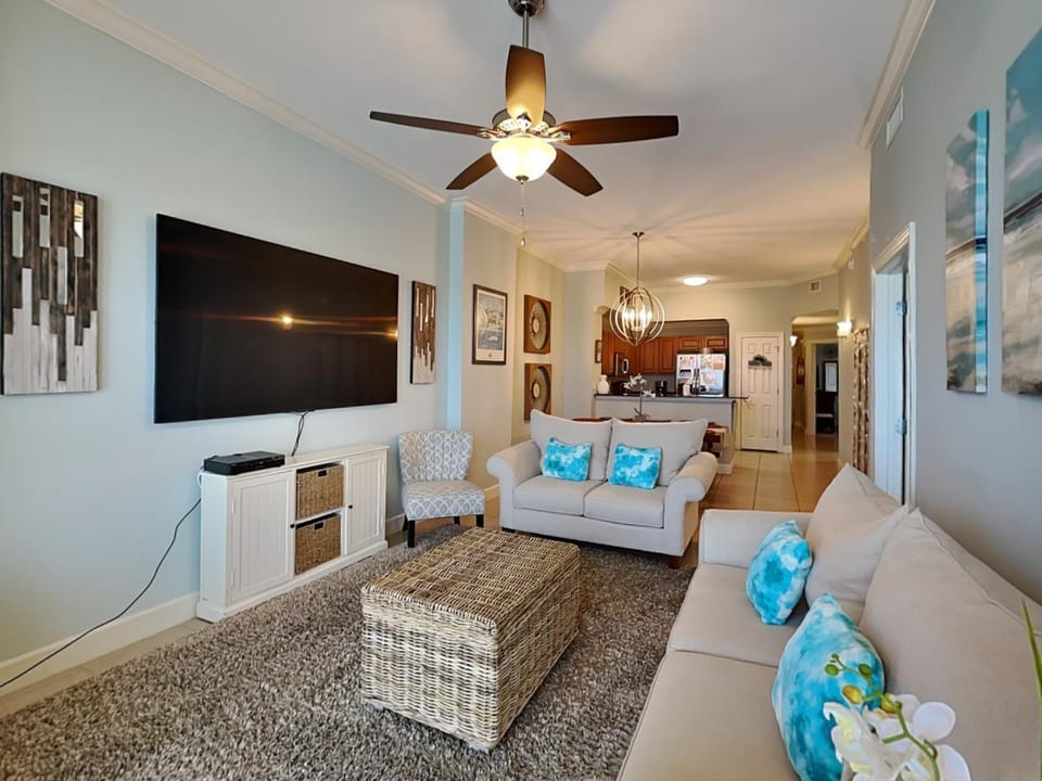 TV and multimedia, Living room, Seating area, furniture