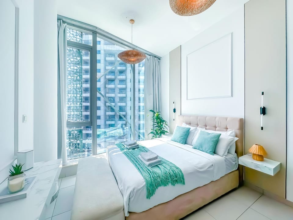 Amazing Roof Top Pool in Nice 1 BHK Flat in Marina Apartment in Dubai