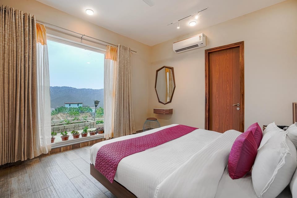 Bed, Natural landscape, Photo of the whole room, Bedroom, Mountain view, air conditioner