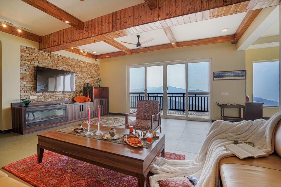 TV and multimedia, View (from property/room), Living room, Decorative detail, Seating area