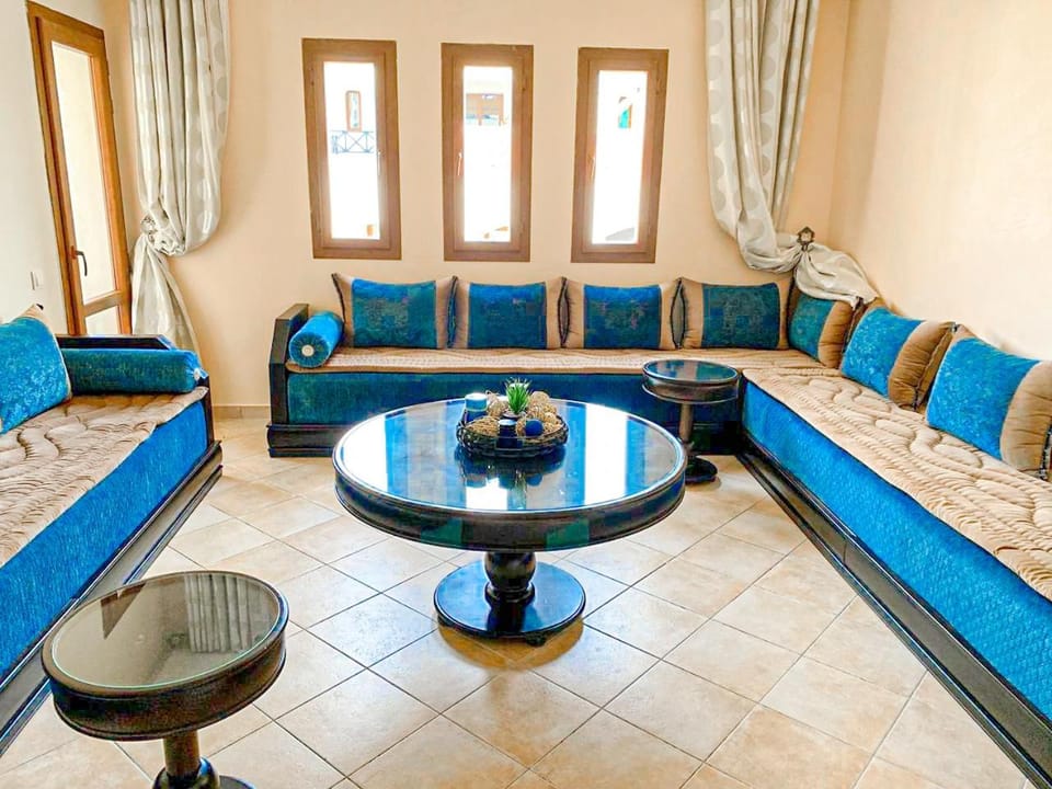 Living room, Family