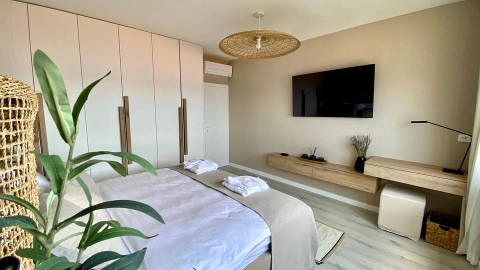 Up&Above ,New Luxury Apt, Steps from Beach and Old Town Apartment in Hvar