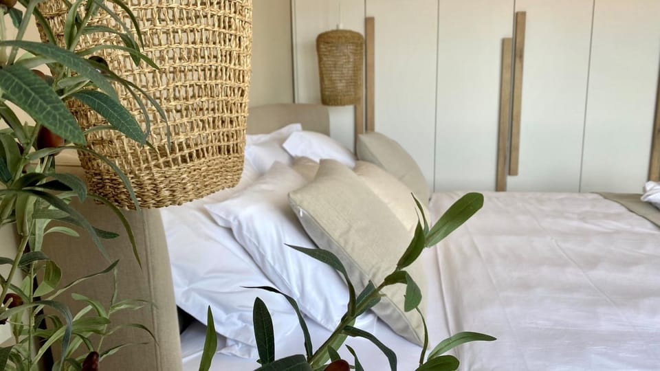 Up&Above ,New Luxury Apt, Steps from Beach and Old Town Apartment in Hvar