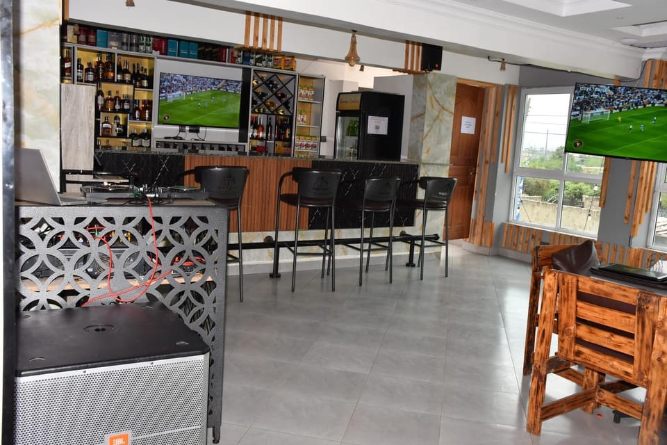 Lounge or bar, minibar