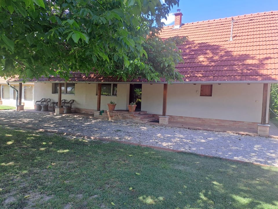 Vackor Vendégház Gerjen Apartment in Hungary