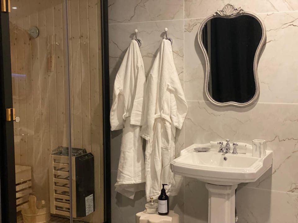 Shower, Bathroom, towels