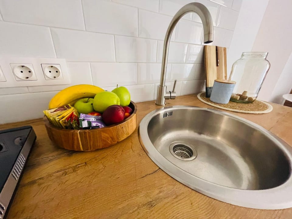 Kitchen or kitchenette, kitchen, kitchen
