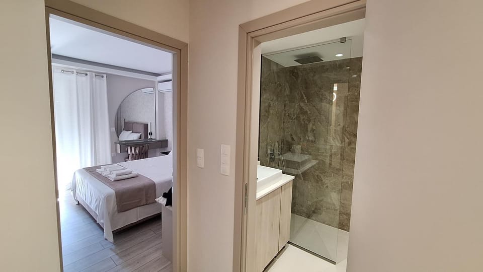 Shower, Bed, Bathroom, Photo of the whole room, Bedroom, towels