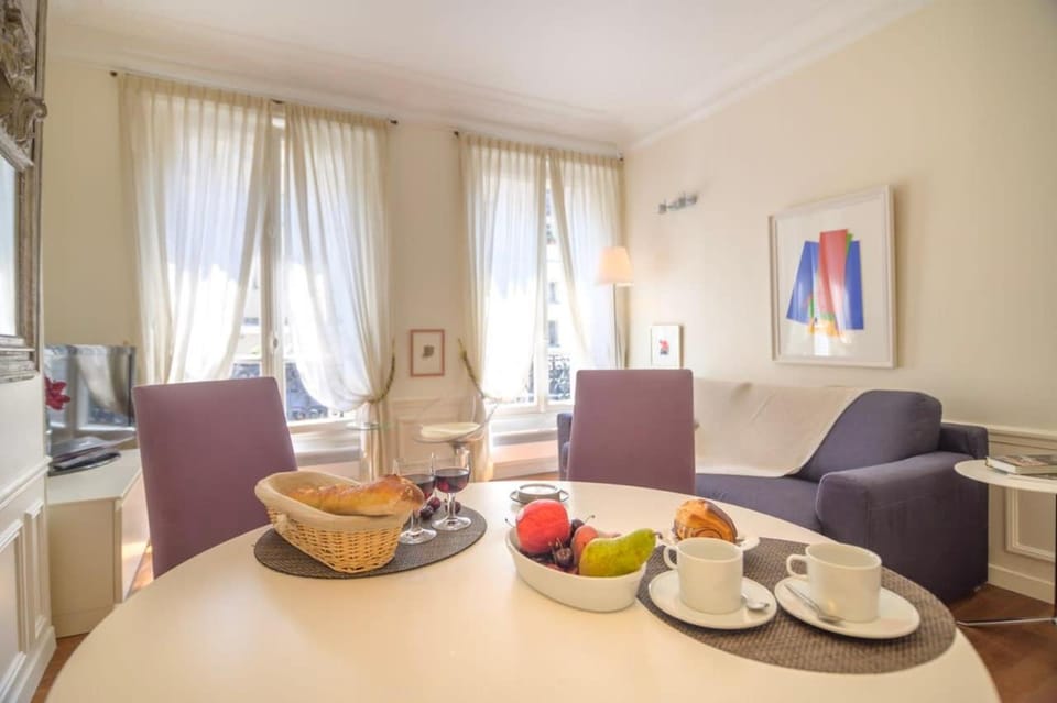 Le Marais Moderne Apartment in Paris