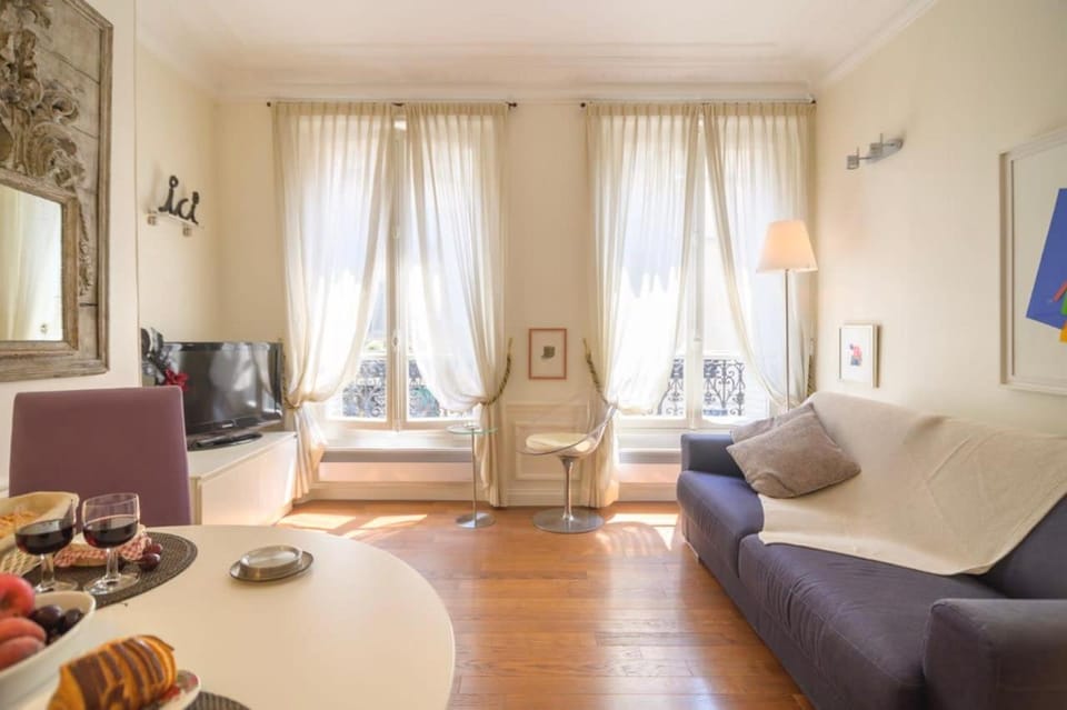 Le Marais Moderne Apartment in Paris
