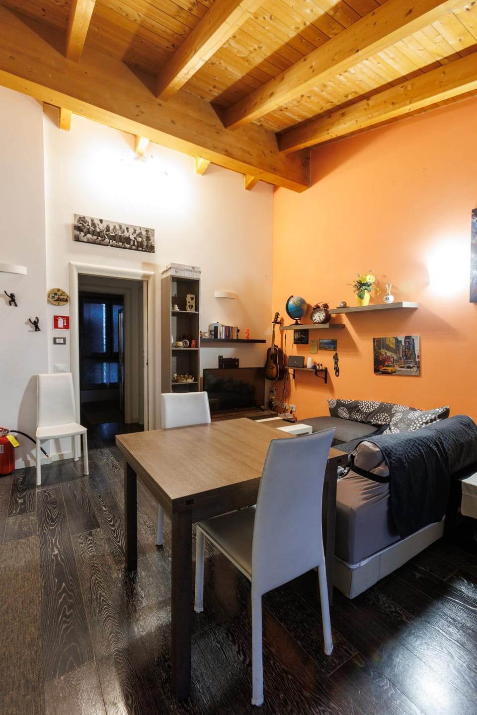 Seating area, Dining area