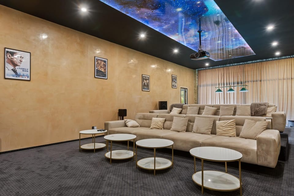 TV and multimedia, Seating area