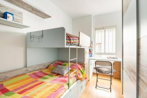 Photo of the whole room, Bedroom