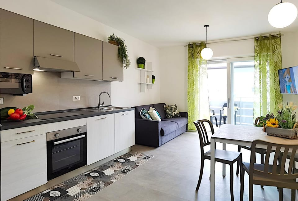 TV and multimedia, Kitchen or kitchenette, Living room, Dining area, dishwasher, stove