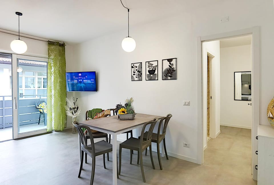 TV and multimedia, Dining area