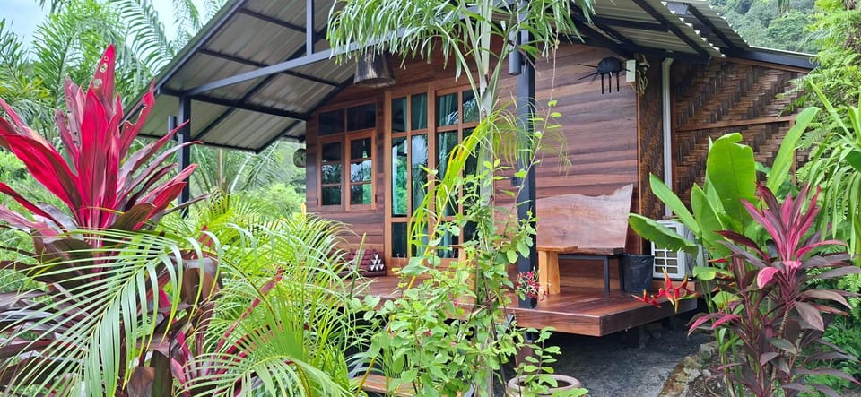 Tee Bungalow in the jungle Hotel in Krabi Changwat