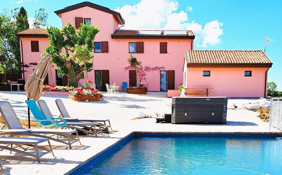 Property building, Day, Garden, Garden view, Pool view, Swimming pool, sunbed