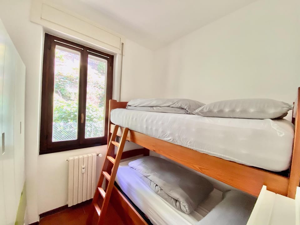 Bed, Photo of the whole room, Bedroom, bunk bed