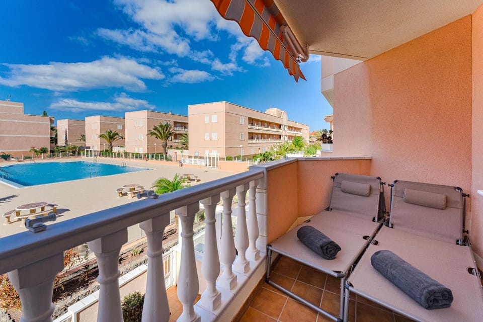 Balcony/Terrace, Balcony/Terrace, Pool view, sunbed
